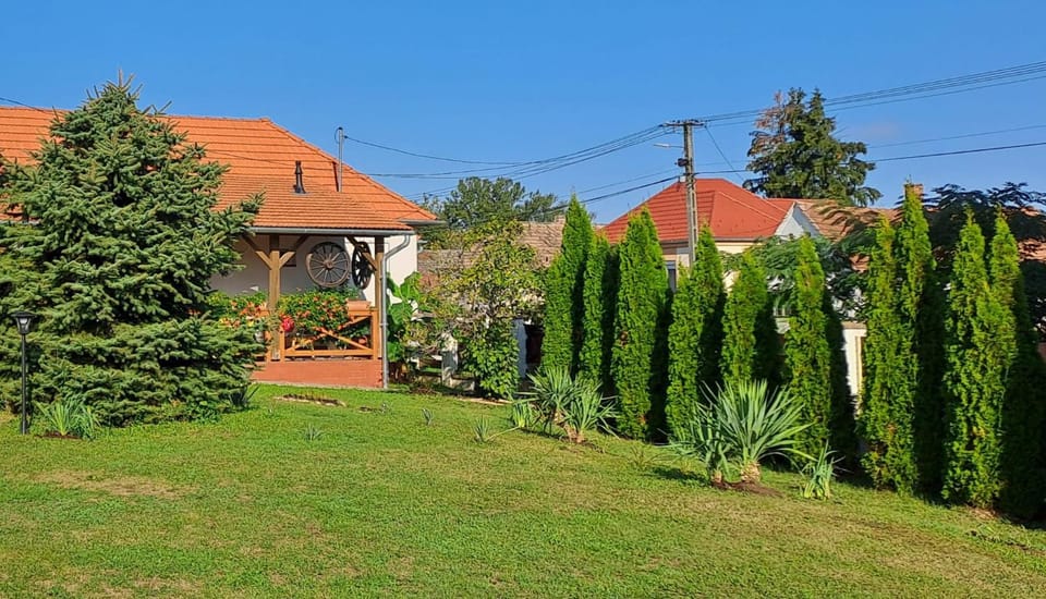 Dom Manipura-zatrzymaj się i odpocznij w ciszy i zieleni Villa in Hungary