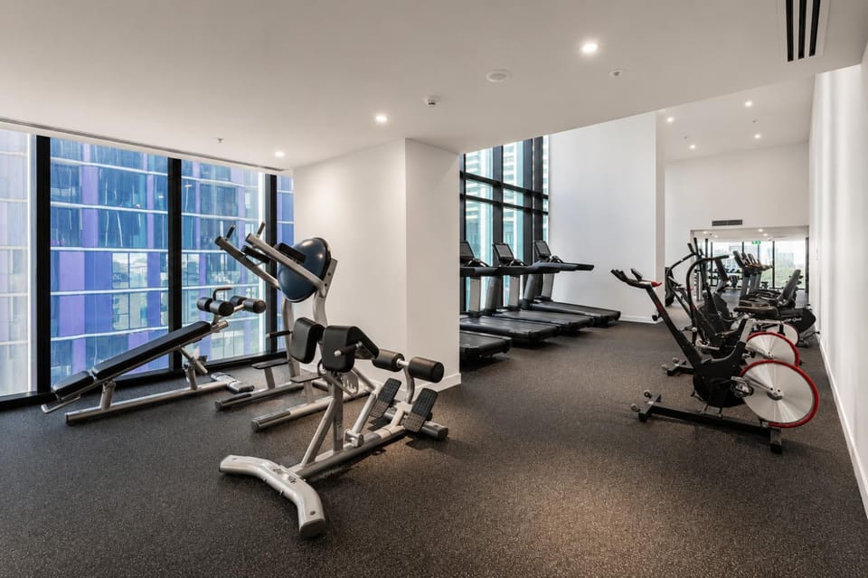 Gorgeous City Views 70th Floor 3BR Apartment with Pool and Gym Apartment in Melbourne