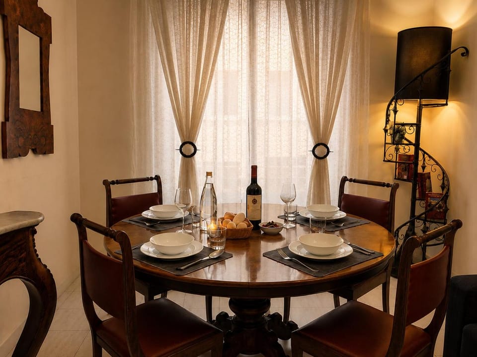 Communal lounge/ TV room, Seating area, Dining area