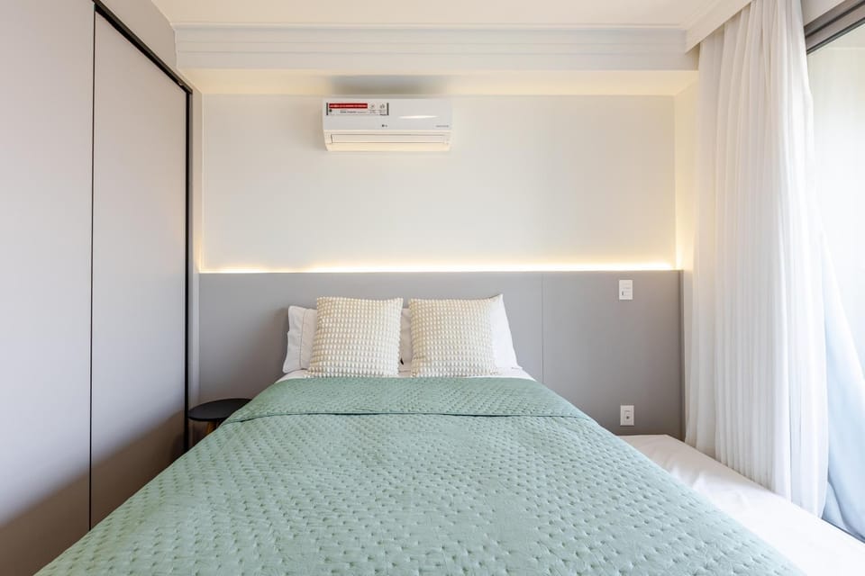 Bed, air conditioner