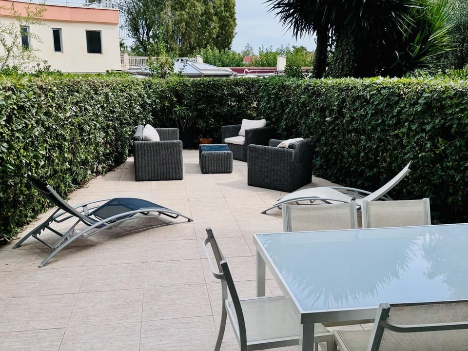 Patio, Garden, sunbed