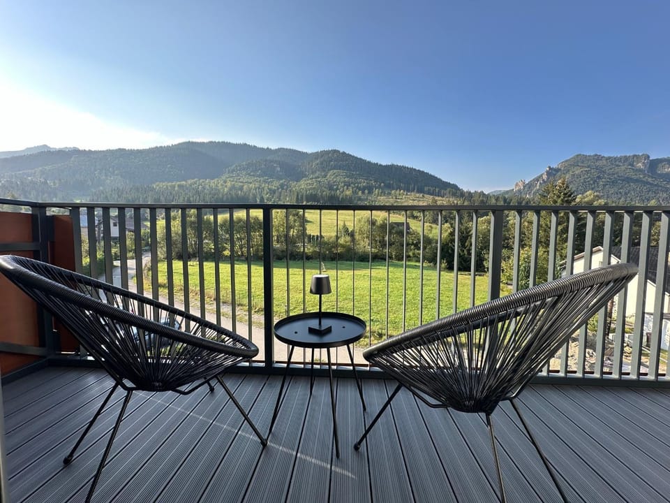 Off site, Mountain view