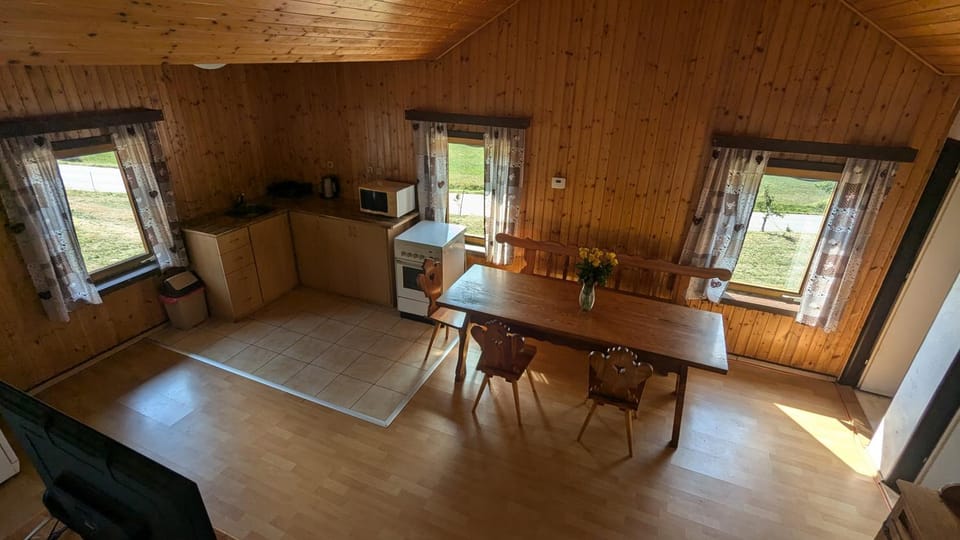 Kitchen or kitchenette, Seating area, Dining area