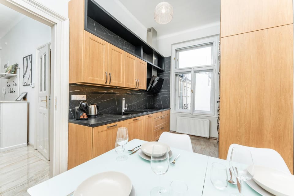 Kitchen or kitchenette, Dining area, dishwasher, stove