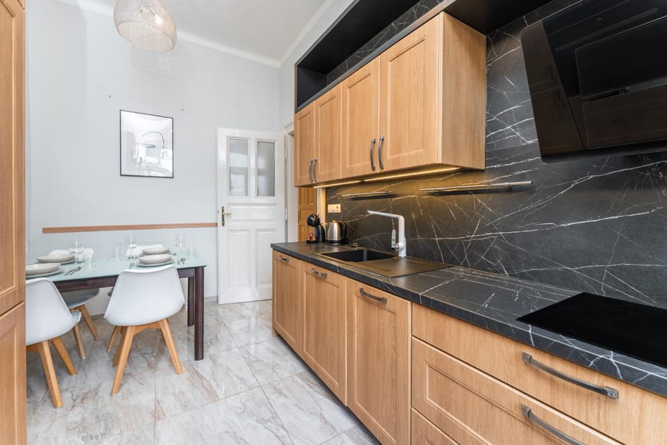 Kitchen or kitchenette, Dining area, dishwasher, stove