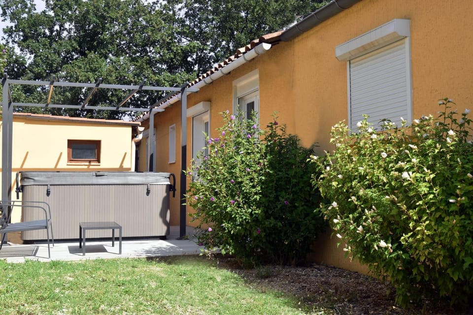 Garden, Hot Tub, Garden view