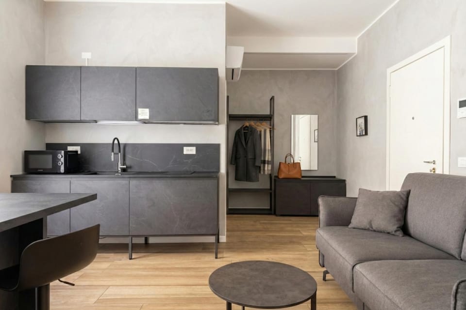 Kitchen or kitchenette, Dining area, stove