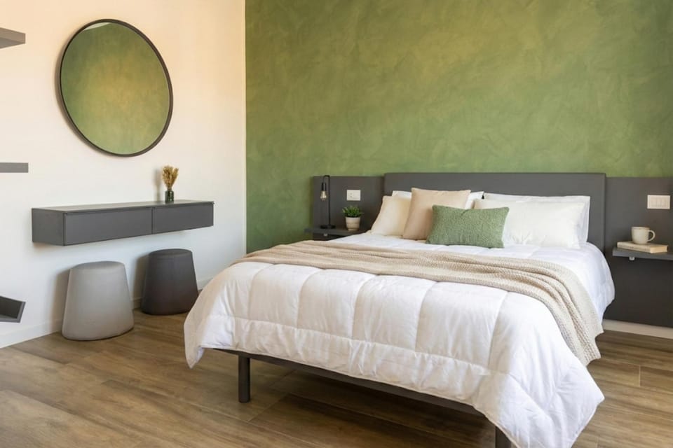 Photo of the whole room, Bedroom