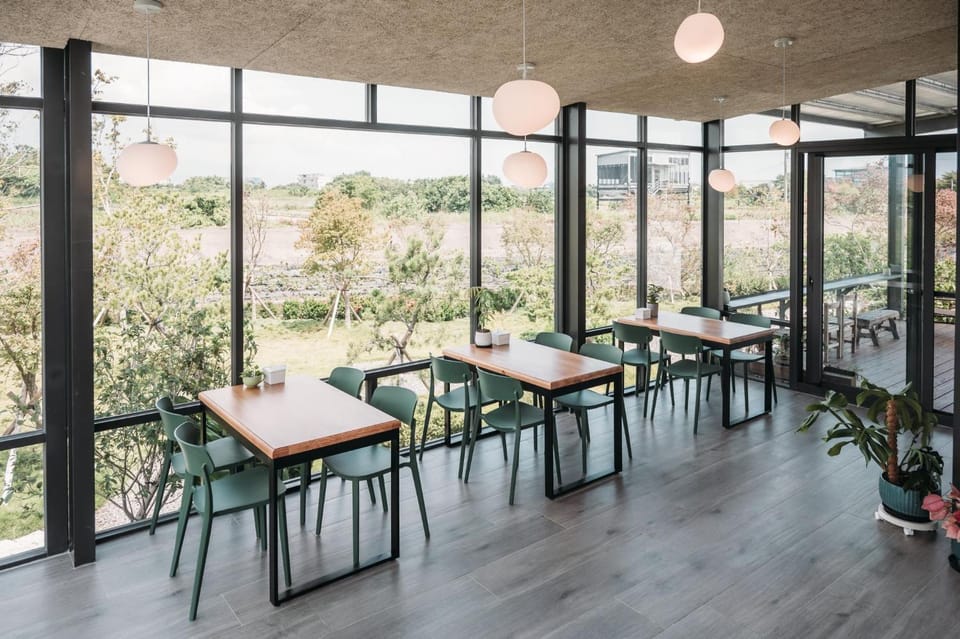 Restaurant/places to eat, Dining area