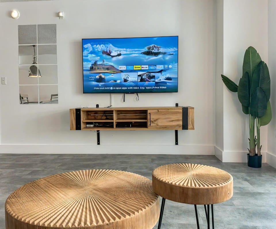 Elegant Centric Vibrant Pool Jacuzzi Free Parking Apartment in Brickell