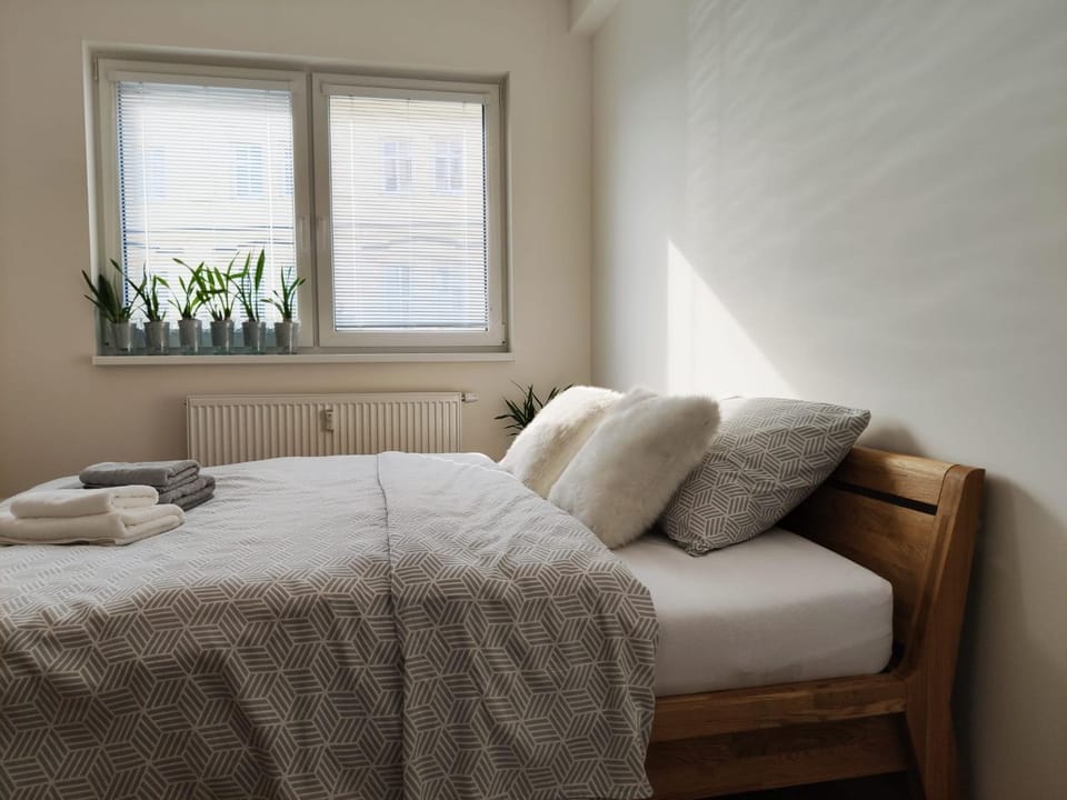 Bedroom, towels