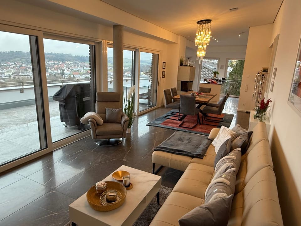 Ferienwohnung - Penthauswohnung Albblick, traumhafter Ausblick, ruhige Lage Apartment in Baden-Württemberg