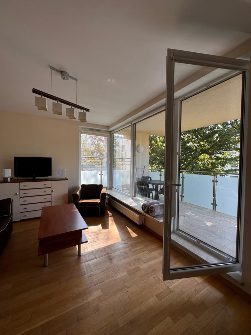 Communal lounge/ TV room, TV and multimedia, Living room, Seating area