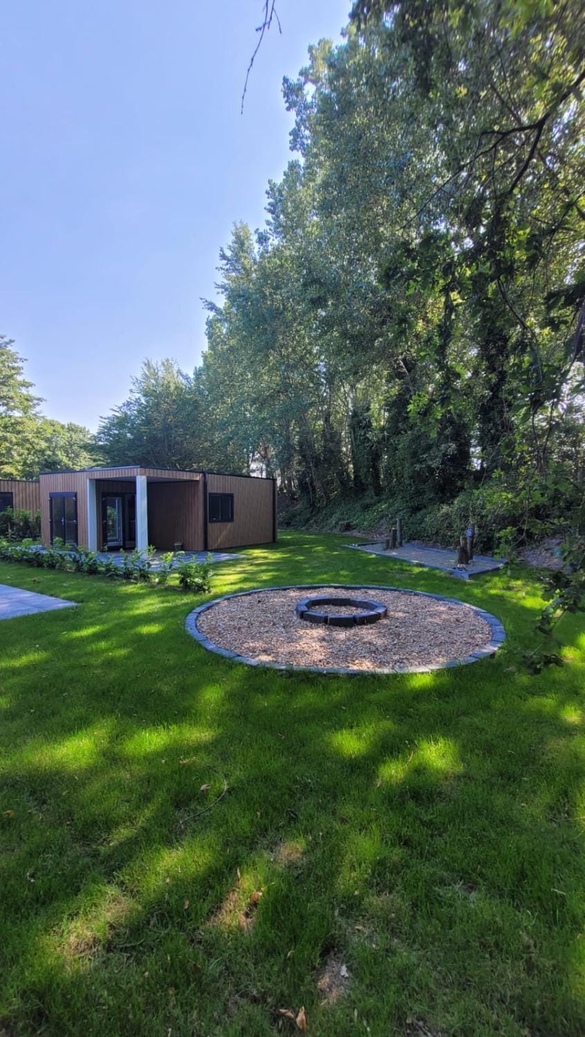 Property building, Day, Garden, Garden view