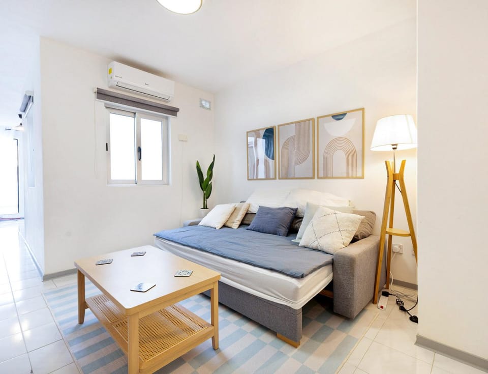 Spacious 2BR Penthouse with a Large Front-Terrace - Close to Bugibba Perched Beach Apartment in Saint Paul's Bay