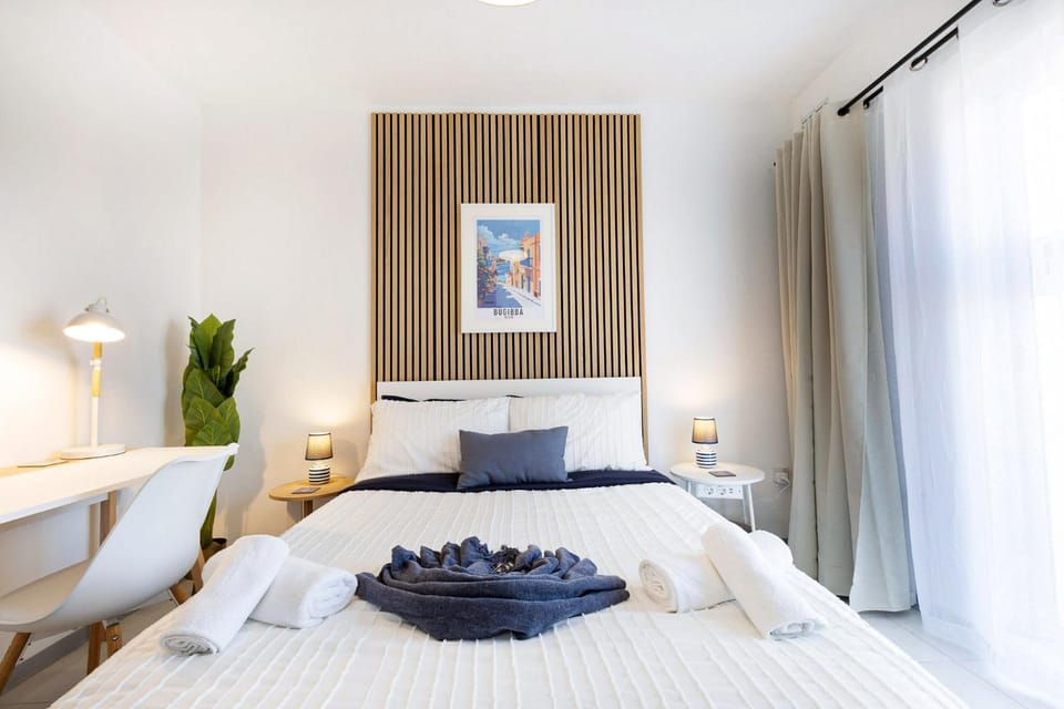 Spacious 2BR Penthouse with a Large Front-Terrace - Close to Bugibba Perched Beach Apartment in Saint Paul's Bay