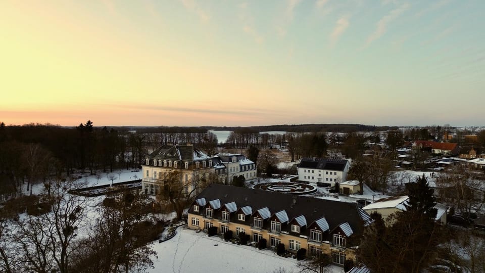 Property building, Natural landscape, Bird's eye view, Winter, Area and facilities, Sunset