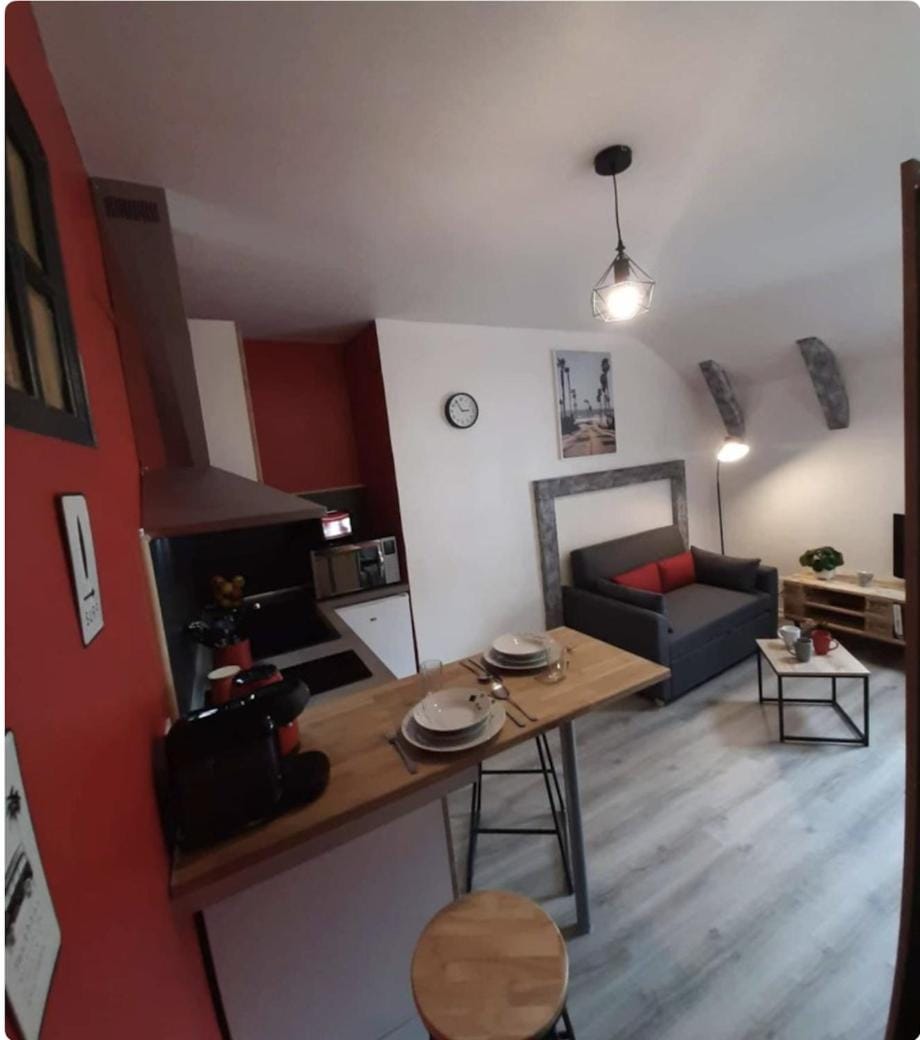 Kitchen or kitchenette, Living room, Seating area, Dining area, minibar, stove