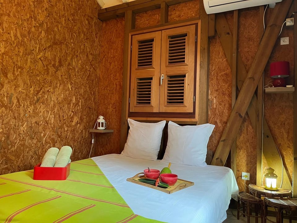 Bed, Bathroom, Photo of the whole room, Bedroom, towels, air conditioner