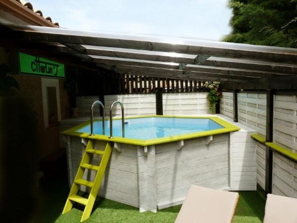 Swimming pool, sunbed