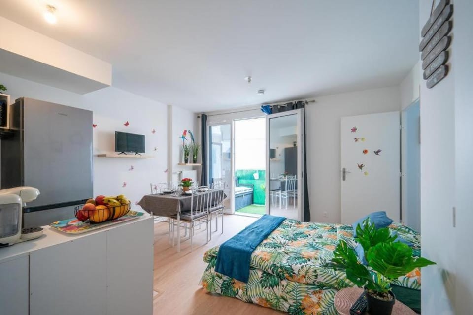 Bed, TV and multimedia, Kitchen or kitchenette, Living room, Dining area, minibar