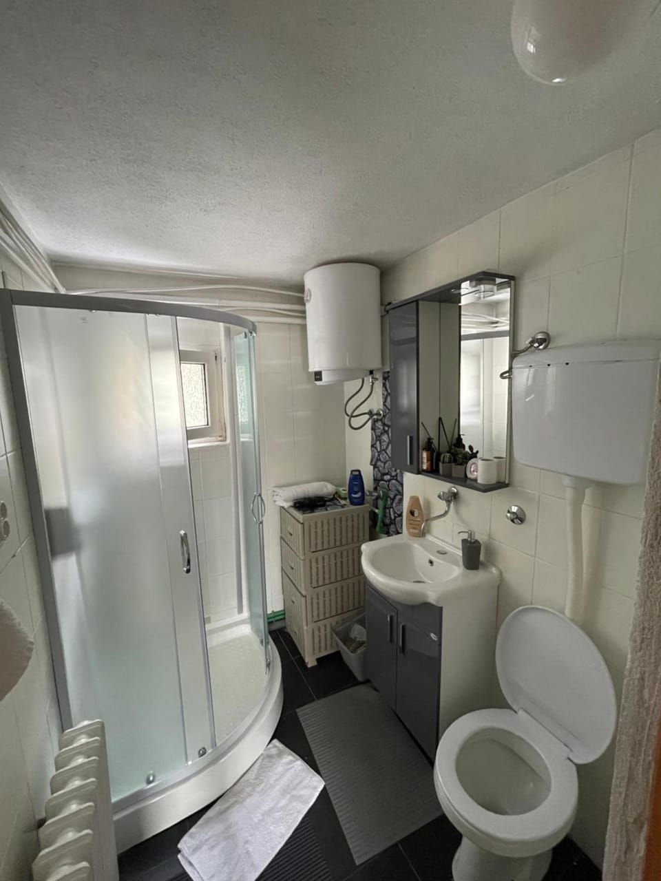 Shower, Toilet, Bathroom, towels