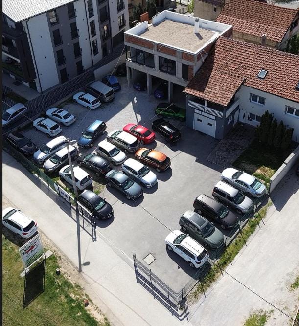 Property building, Neighbourhood, Bird's eye view, Street view, Location, Parking