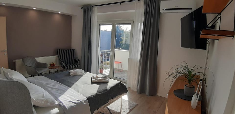Seating area, Bedroom