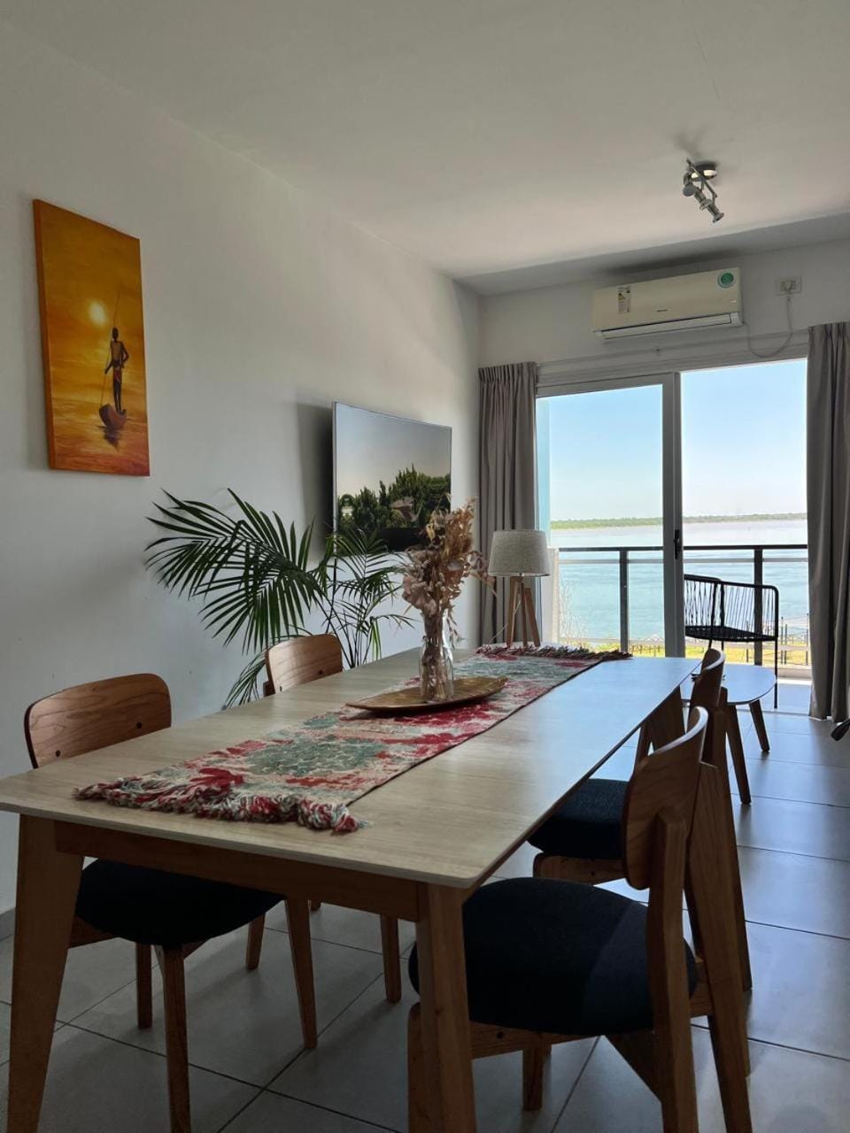 View (from property/room), Living room, Seating area, Dining area