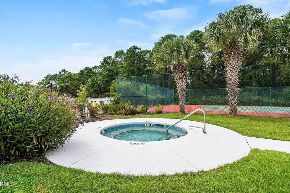 Hot Tub, Pool view