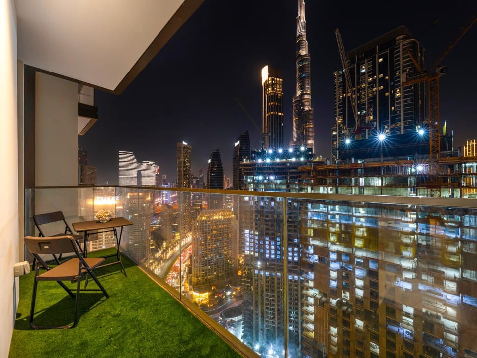 Luxury 1 Bedroom Apartment with partial Burj Khalifa View by Delujo Stays Apartment in Dubai