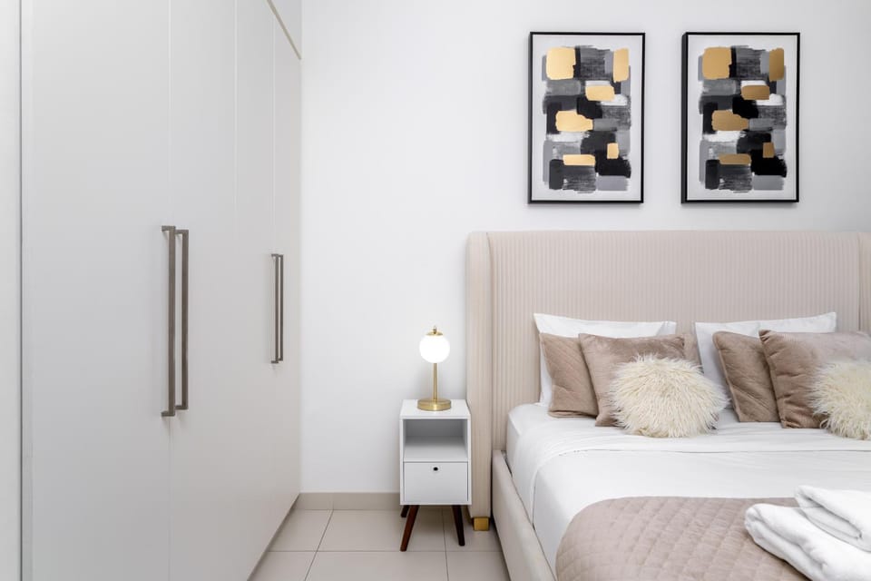 Bed, Bedroom, towels, wardrobe