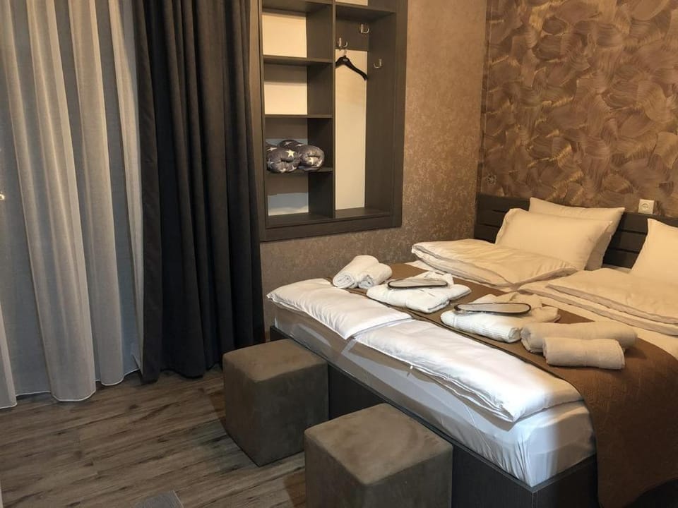 Photo of the whole room, Bedroom, towels