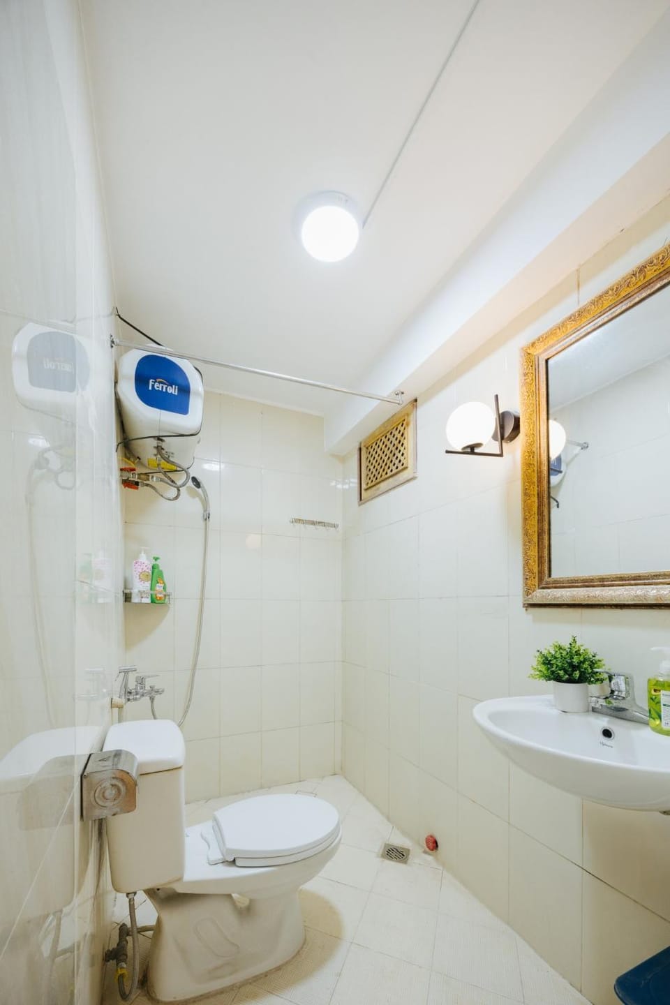 VietHOME - 102 Spacious Studio w Kitchen FREE Laundry Apartment in Hanoi