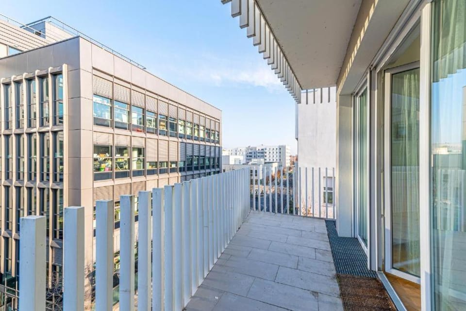 Property building, Day, View (from property/room), Balcony/Terrace