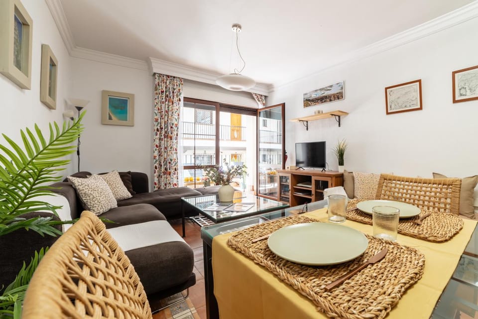 TV and multimedia, Living room, Dining area