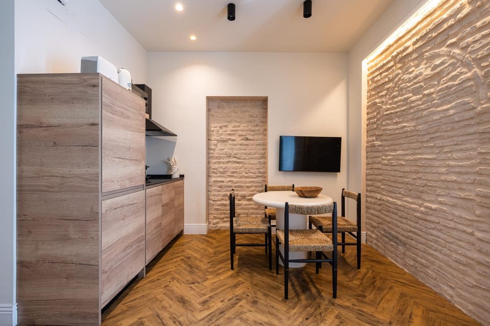 TV and multimedia, Kitchen or kitchenette, Dining area, oven