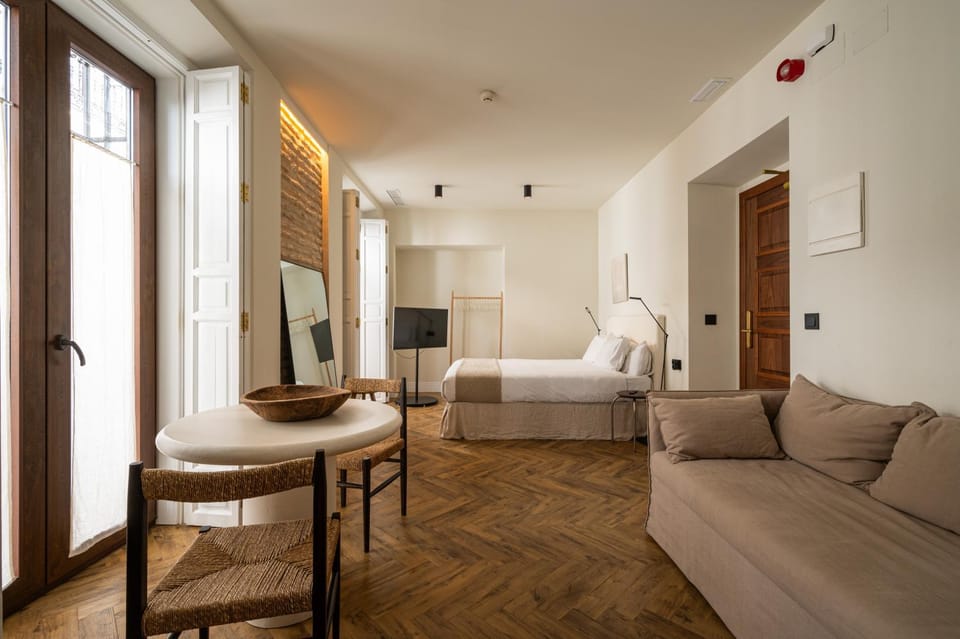 Bed, TV and multimedia, Kitchen or kitchenette, Living room, Seating area, Dining area, Bedroom