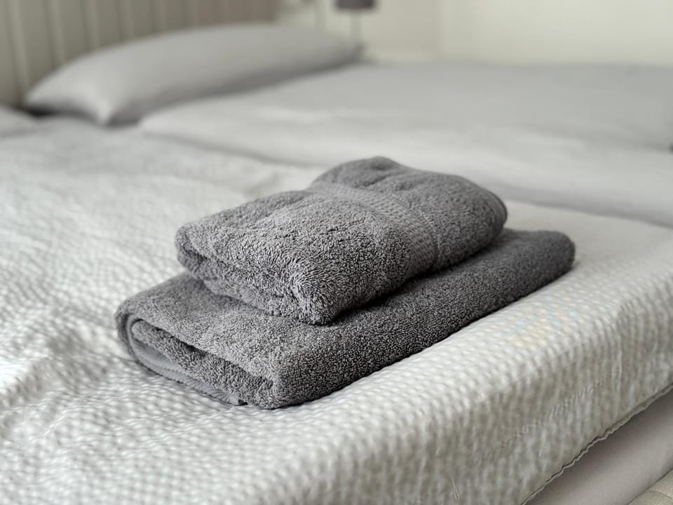 Bed, Photo of the whole room, Bedroom, towels