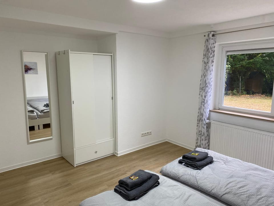 Photo of the whole room, Bedroom, wardrobe