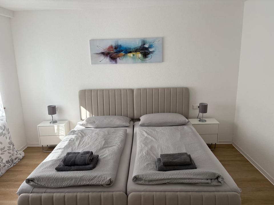 Bed, Photo of the whole room, Bedroom, towels