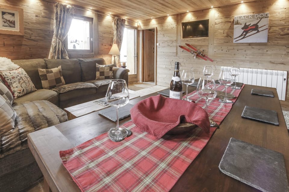 Living room, Dining area