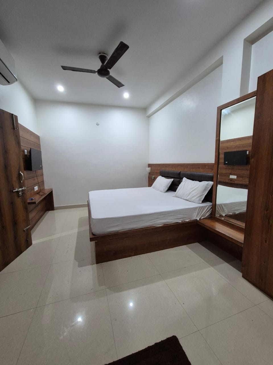 Bed, Bedroom, fireplace, air conditioner