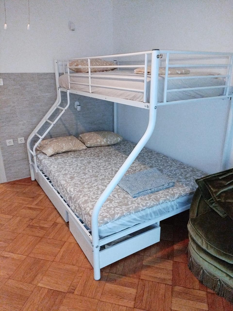 Bed, bunk bed