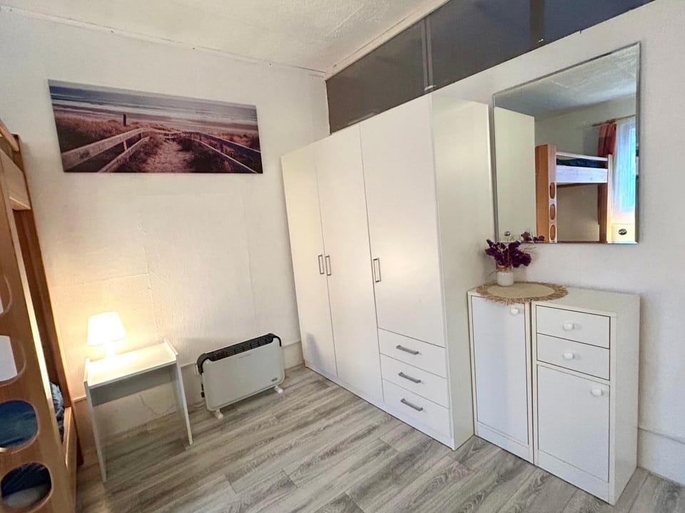 Bedroom, wardrobe