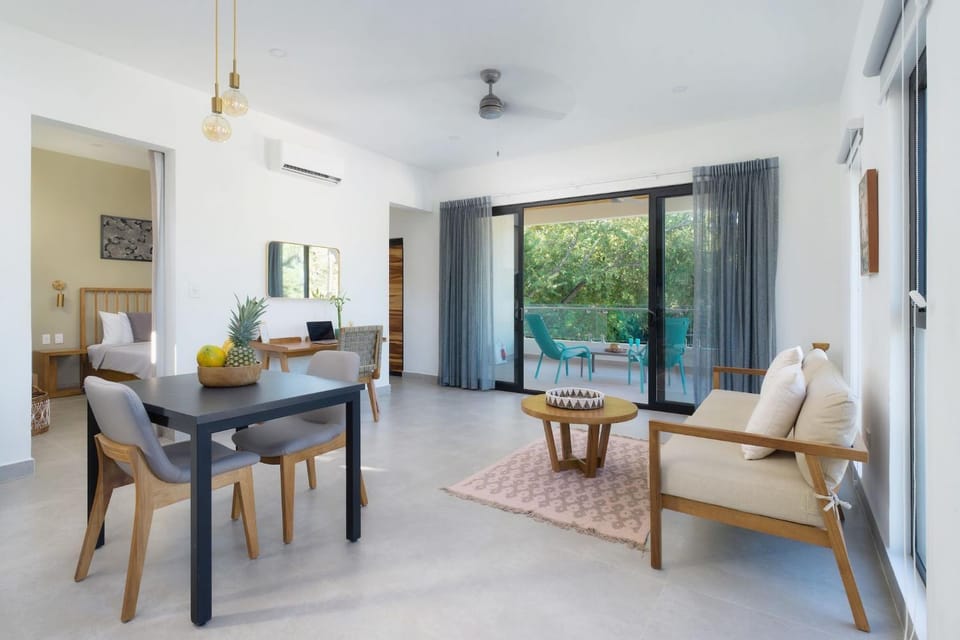 Bed, Living room, Food and drinks, Dining area, Bedroom, Food