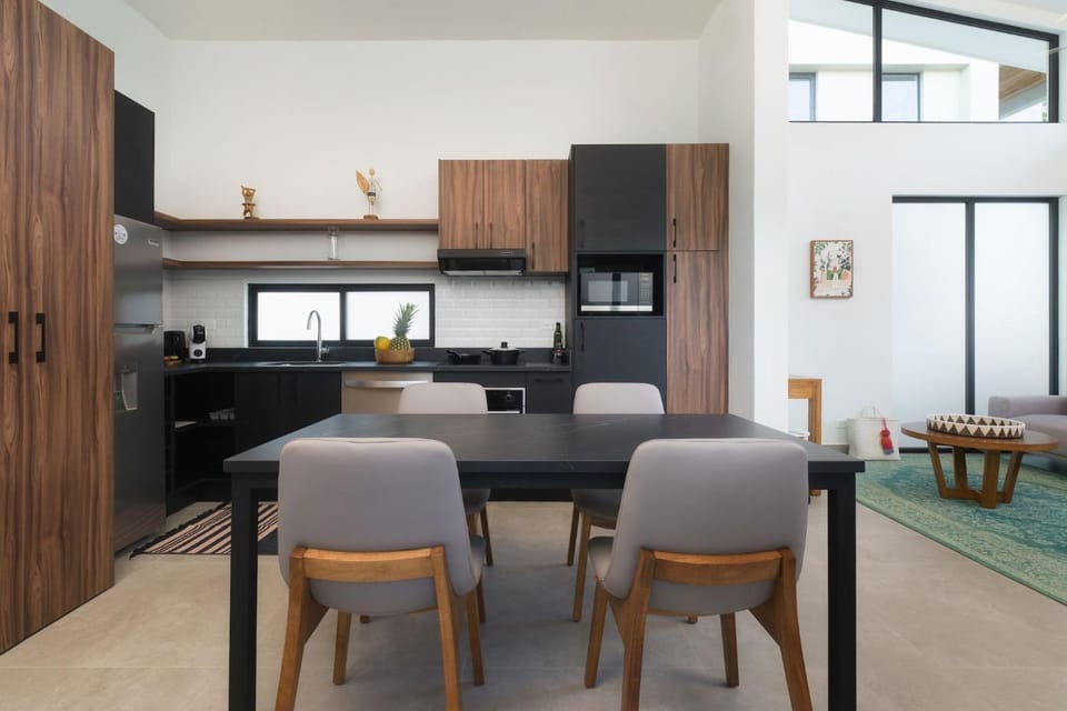 Dining area, kitchen