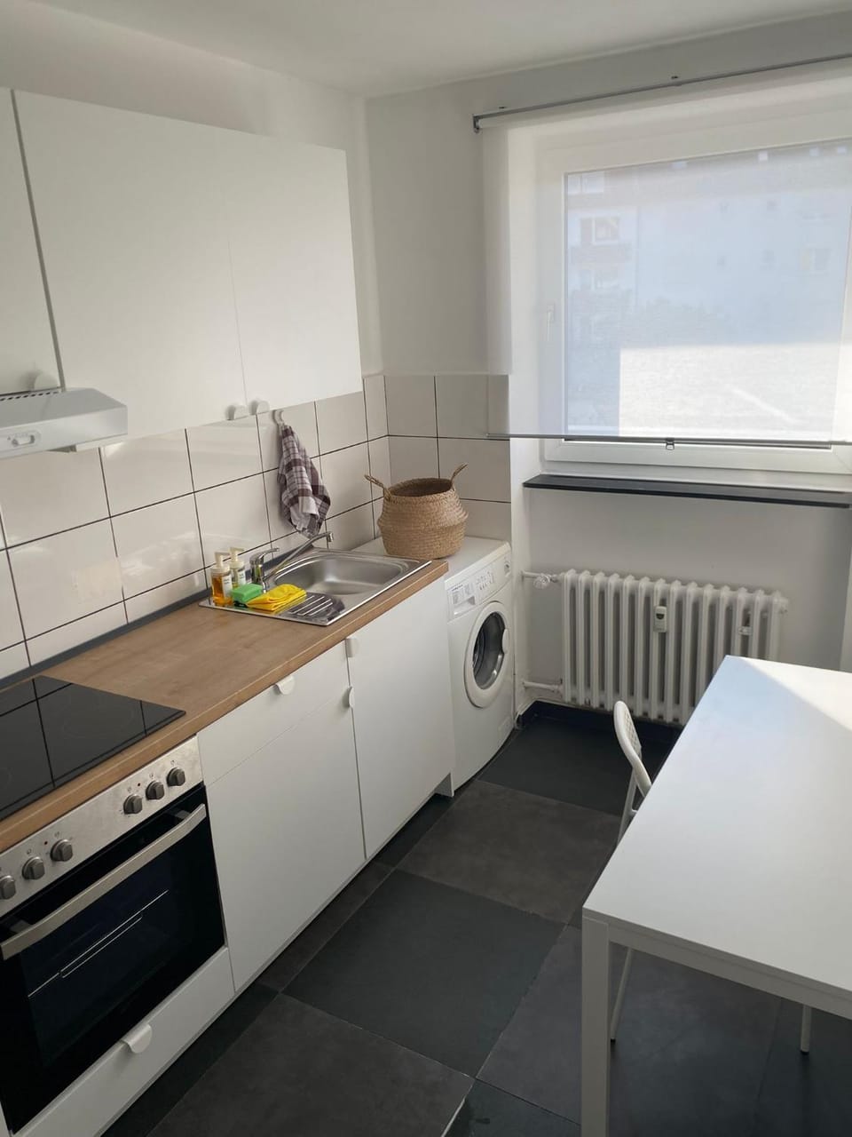 Kitchen or kitchenette, Dining area, stove