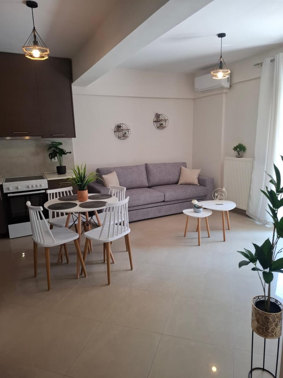 Seating area, Dining area