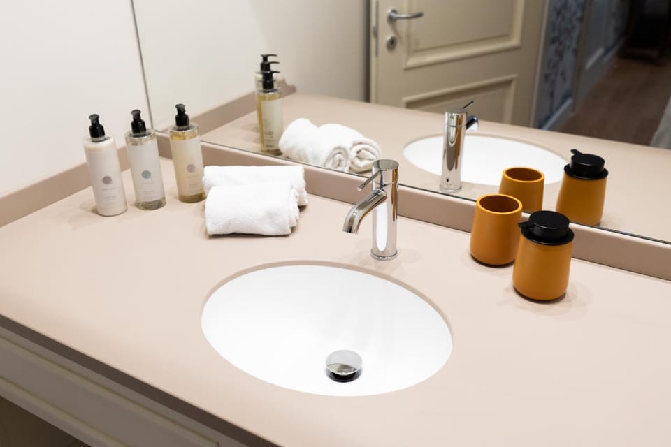 Bathroom, towels